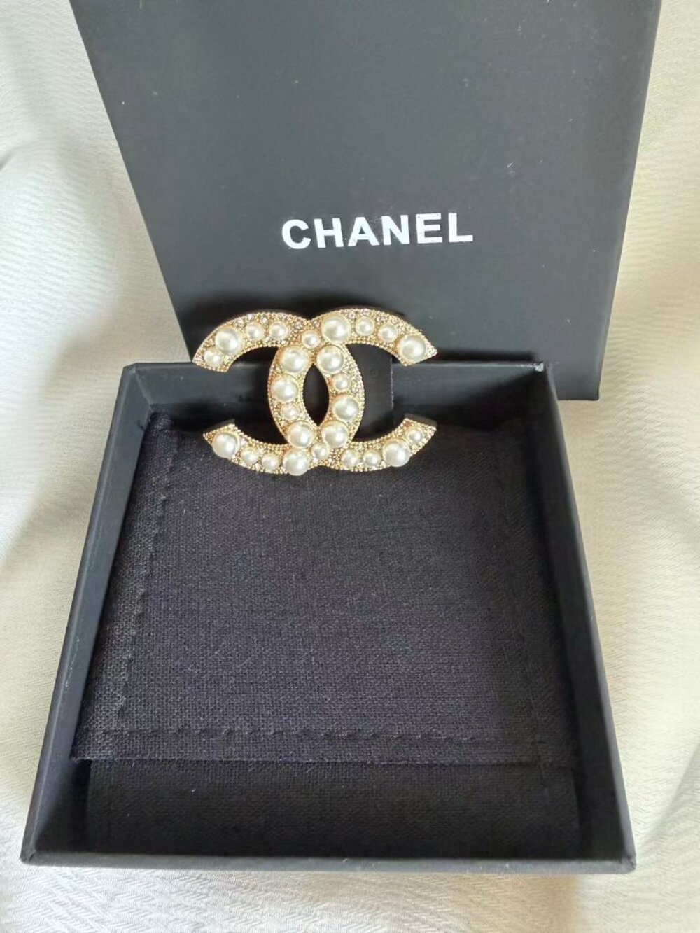 Chanel brooch - Picture 6 of 8